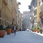 Central Duomo Apartment With Fast Wifi