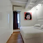 Central Duomo Apartment With Fast Wifi